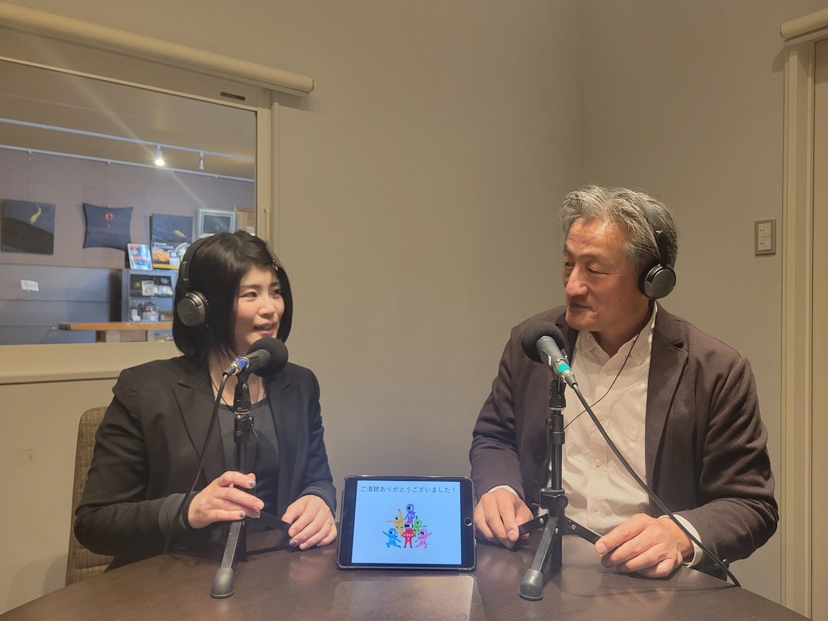 今週のゲストはモモレンジャー、行政書士の杉本綾さんです。